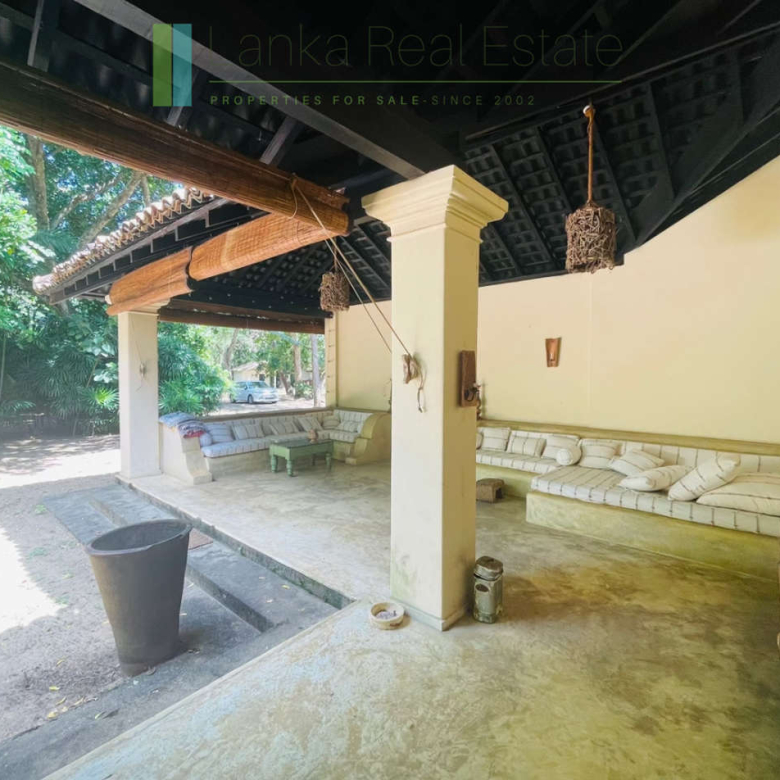 Secluded oceanfront hideaway on Mawella Beach