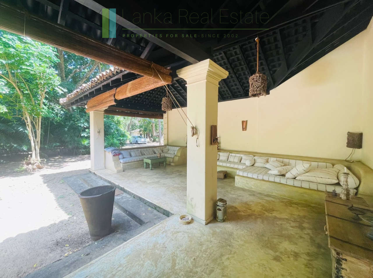 Secluded oceanfront hideaway on Mawella Beach