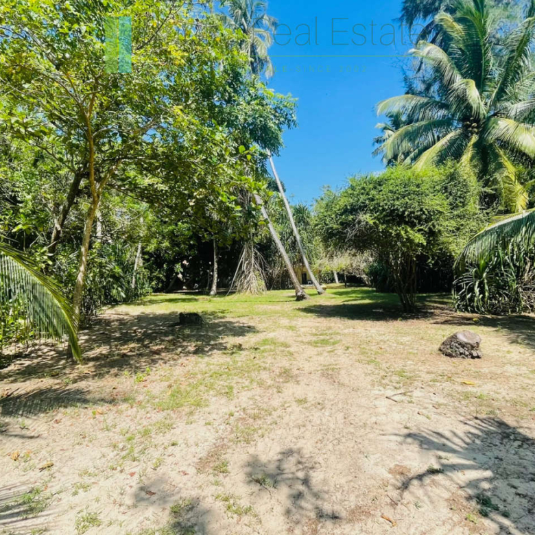 Secluded oceanfront hideaway on Mawella Beach