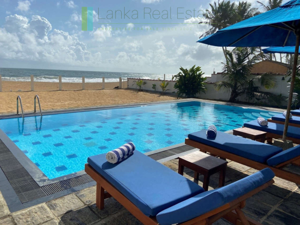 Three-bedroom beach villa in Hikkaduwa