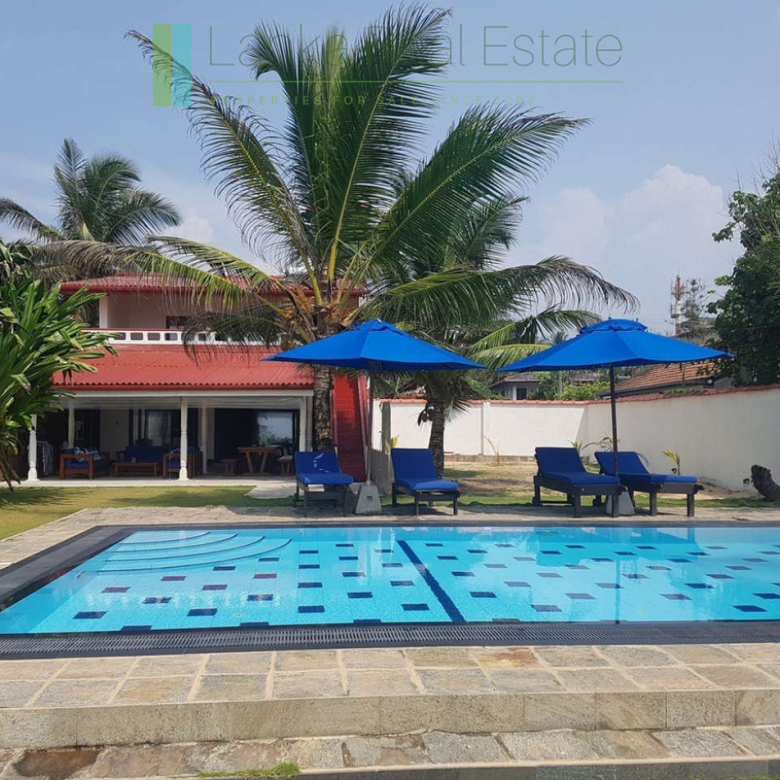 Three-bedroom beach villa in Hikkaduwa