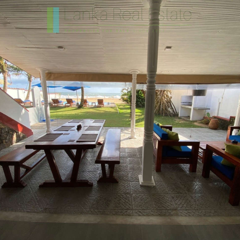 Three-bedroom beach villa in Hikkaduwa