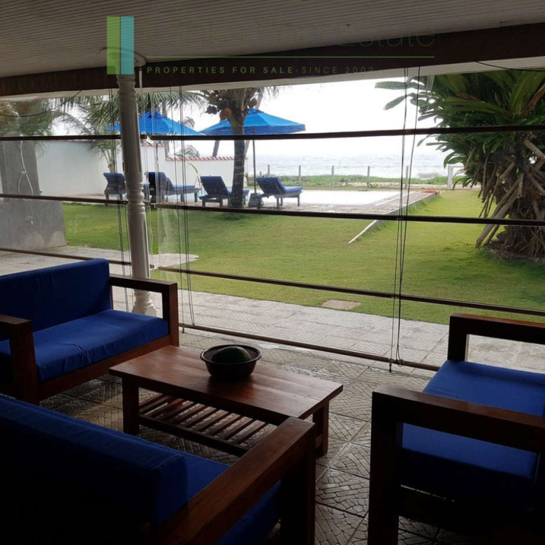 Three-bedroom beach villa in Hikkaduwa