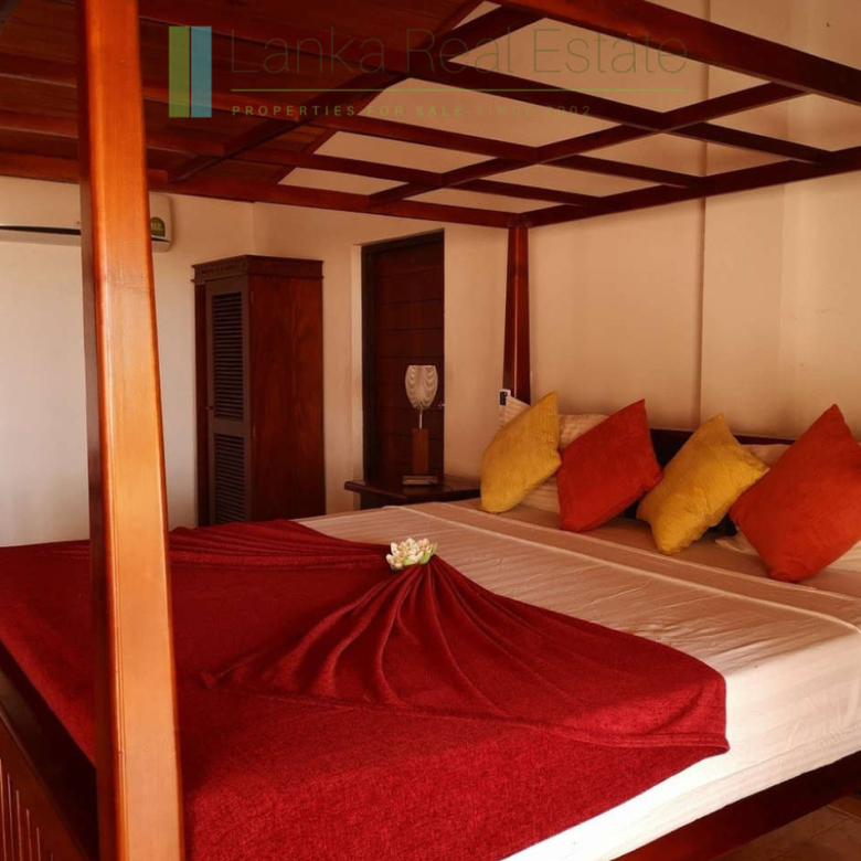 Three-bedroom beach villa in Hikkaduwa
