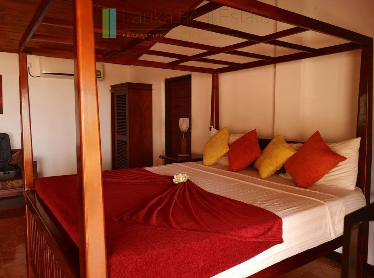 Three-bedroom beach villa in Hikkaduwa