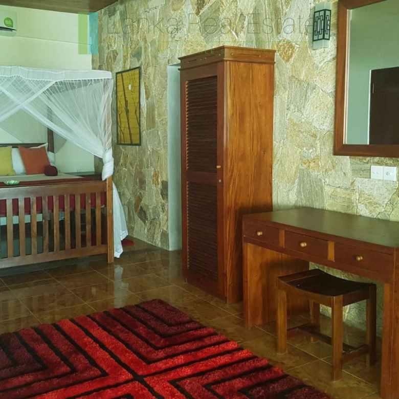 Three-bedroom beach villa in Hikkaduwa
