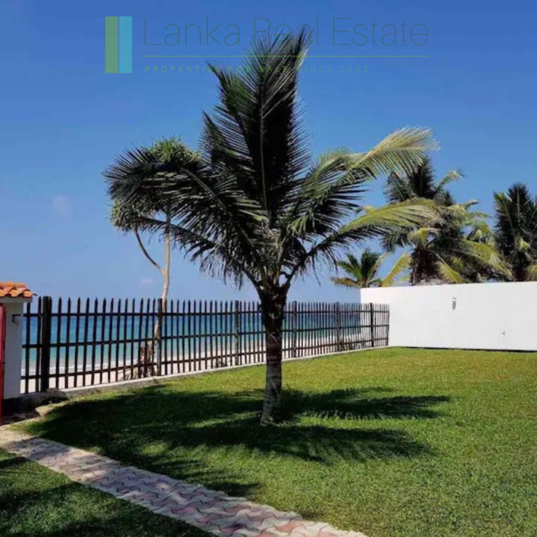 Turnkey beachfront villa in Akurala