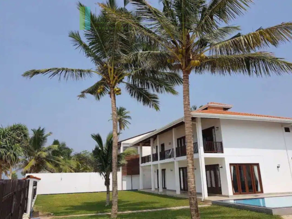 Turnkey beachfront villa in Akurala