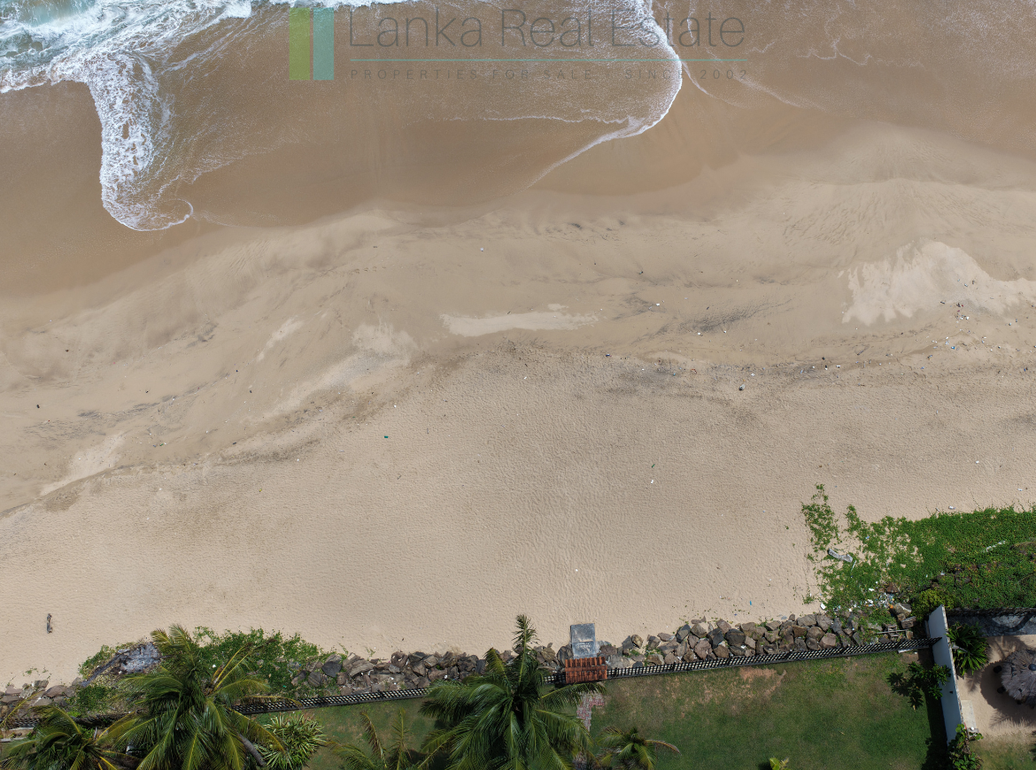 Turnkey beachfront villa in Akurala