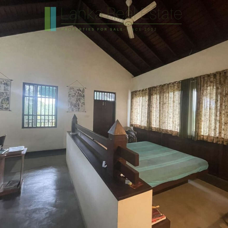 Large villa on the outskirts of Galle