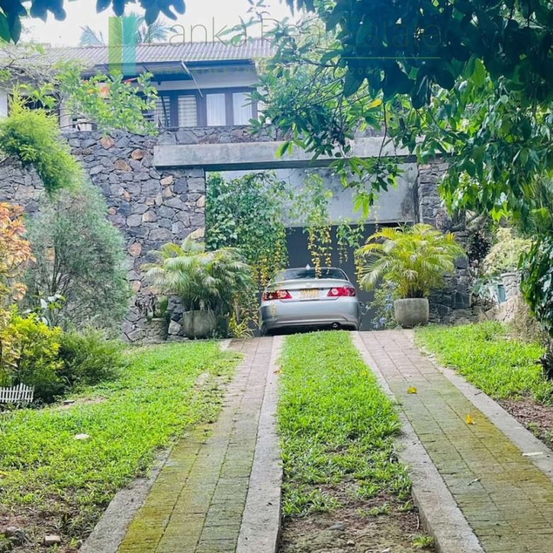 Large villa on the outskirts of Galle
