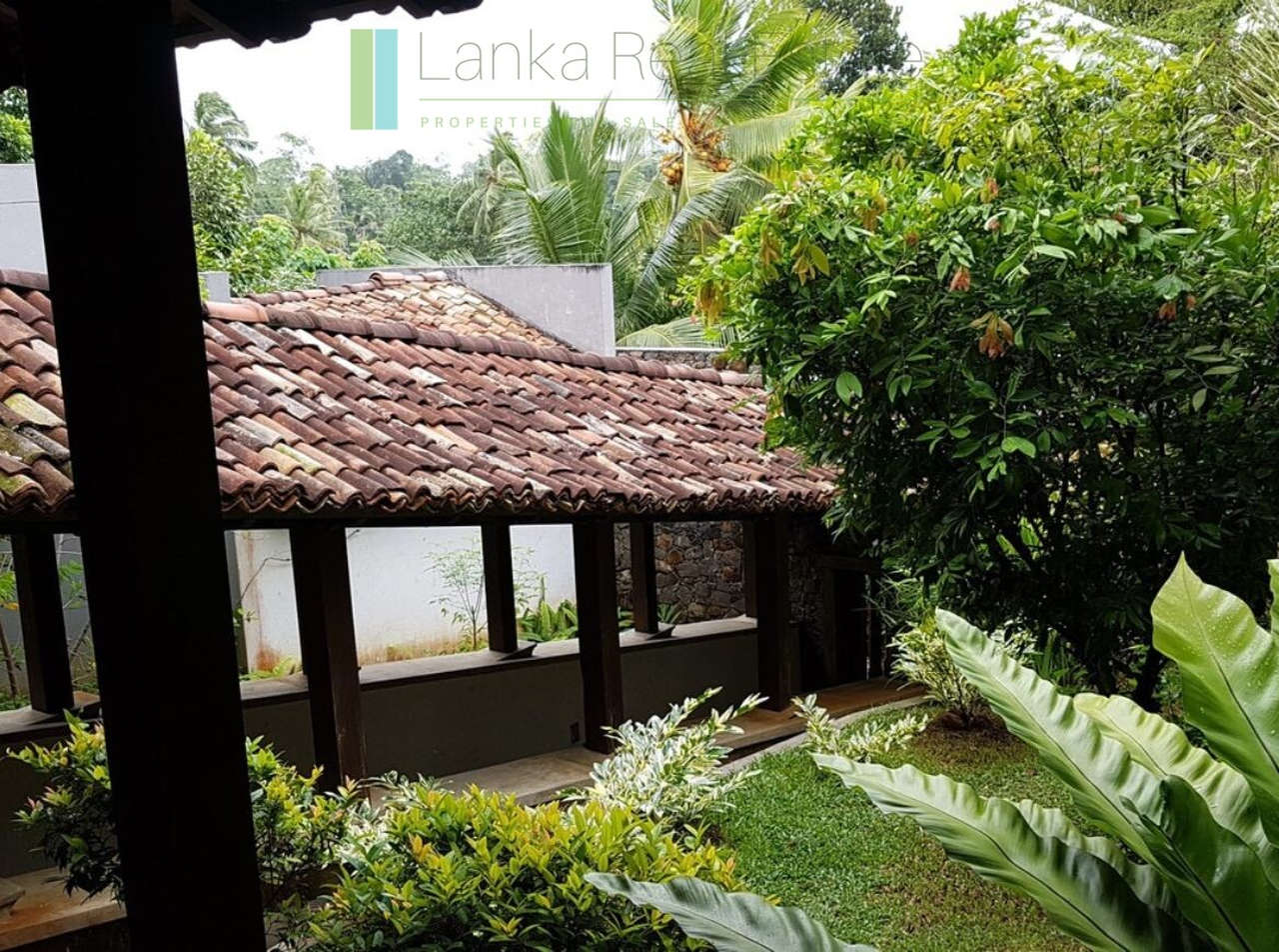 Large villa on the outskirts of Galle