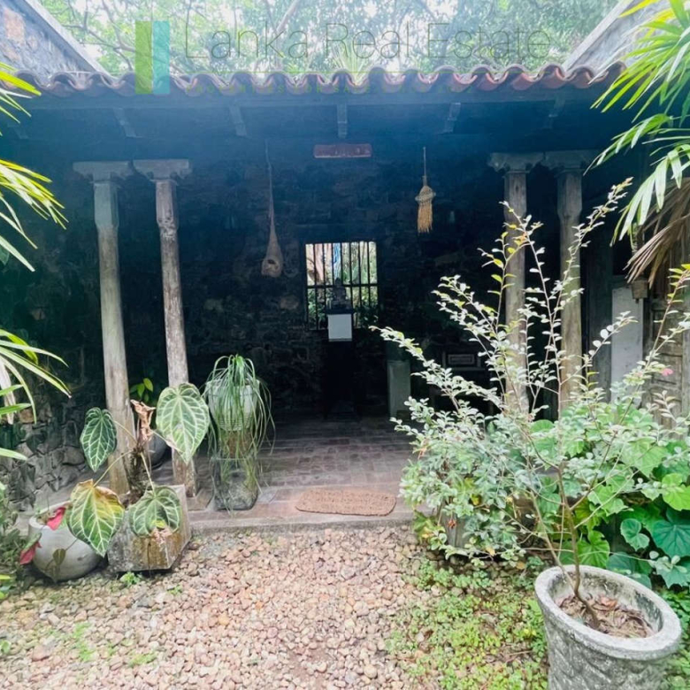 Large villa on the outskirts of Galle
