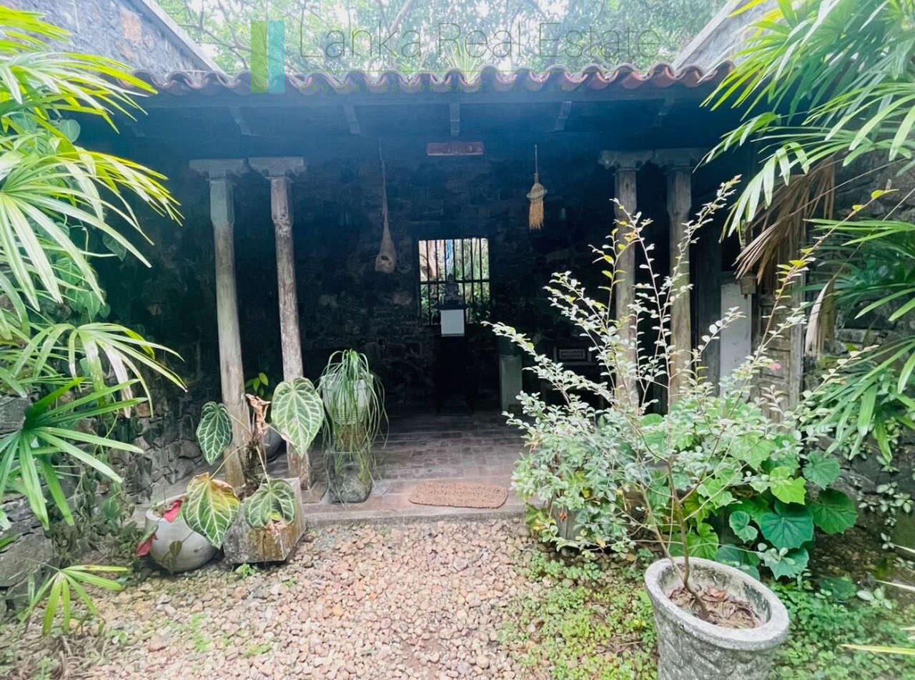 Large villa on the outskirts of Galle