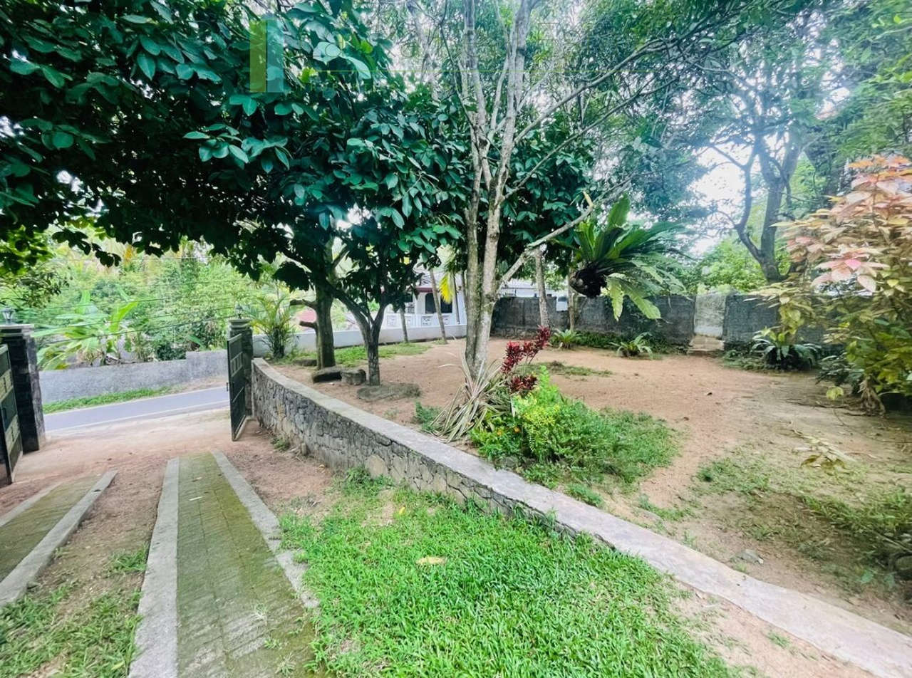 Large villa on the outskirts of Galle