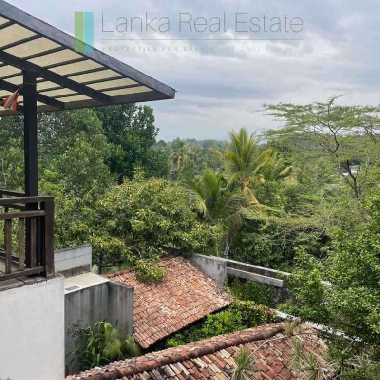 Large villa on the outskirts of Galle