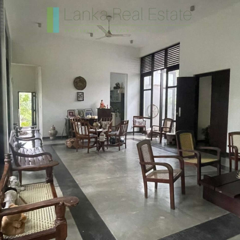 Large villa on the outskirts of Galle