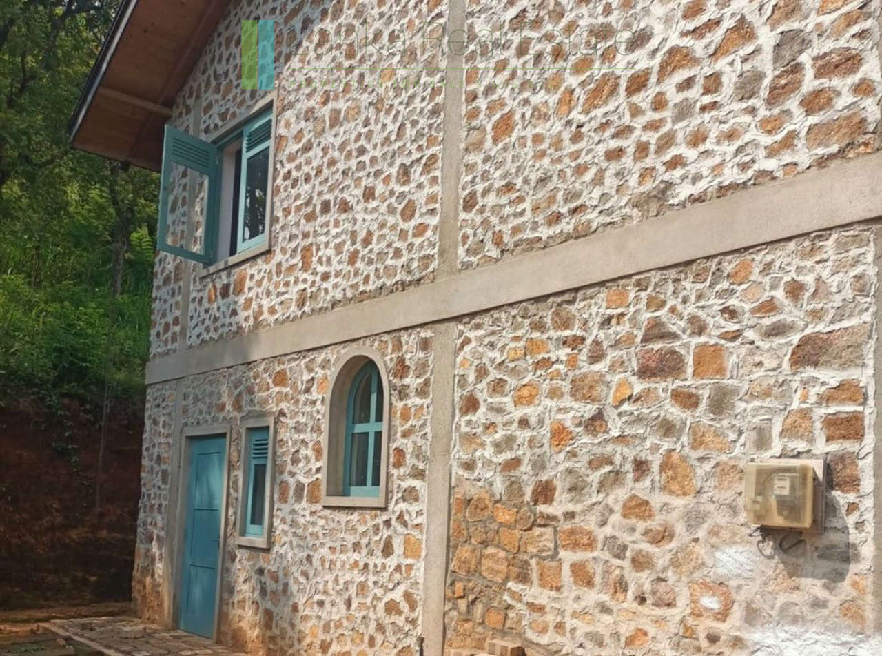 Stone built house on 10 acres in hill country