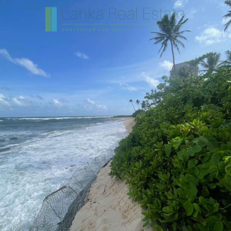Mirissa beachfront plot with potential