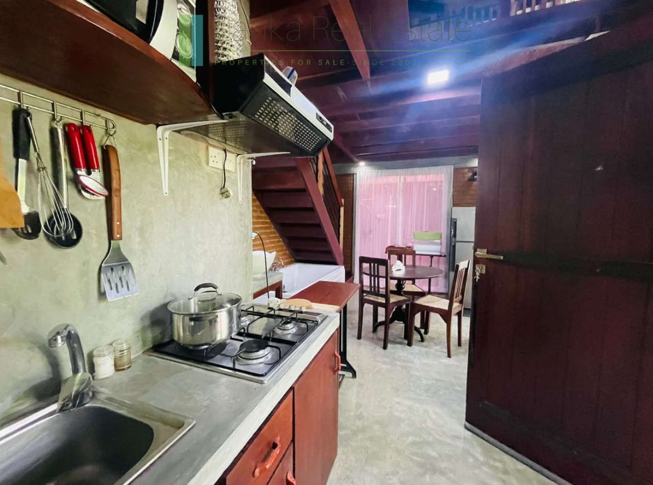 Pair of houses between Hikkaduwa and Galle