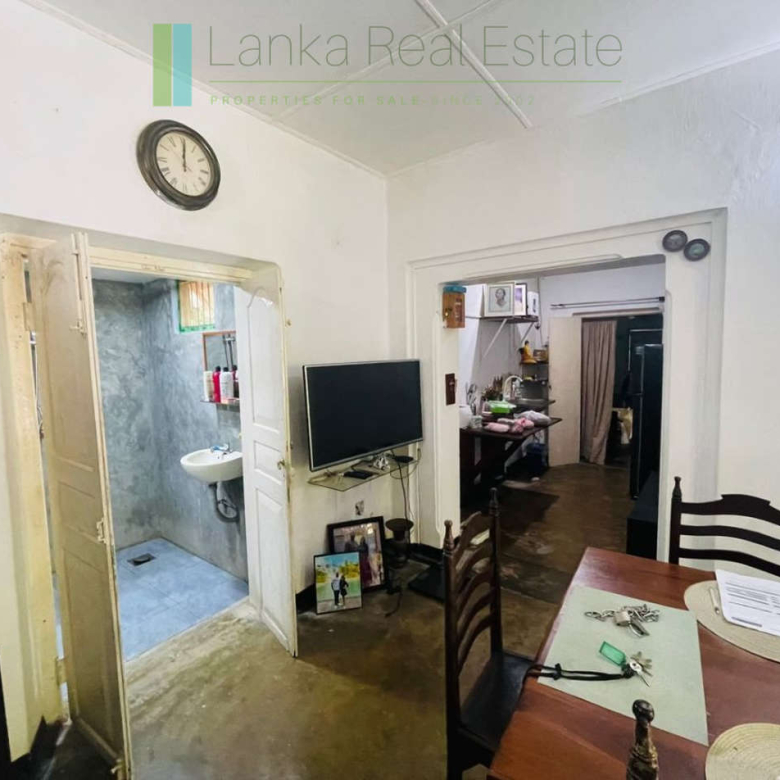 Pair of houses between Hikkaduwa and Galle
