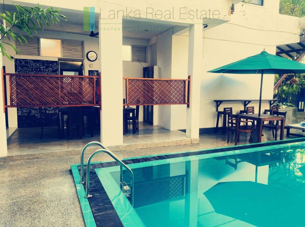 Fourteen bedroom villa/hotel in Madiha