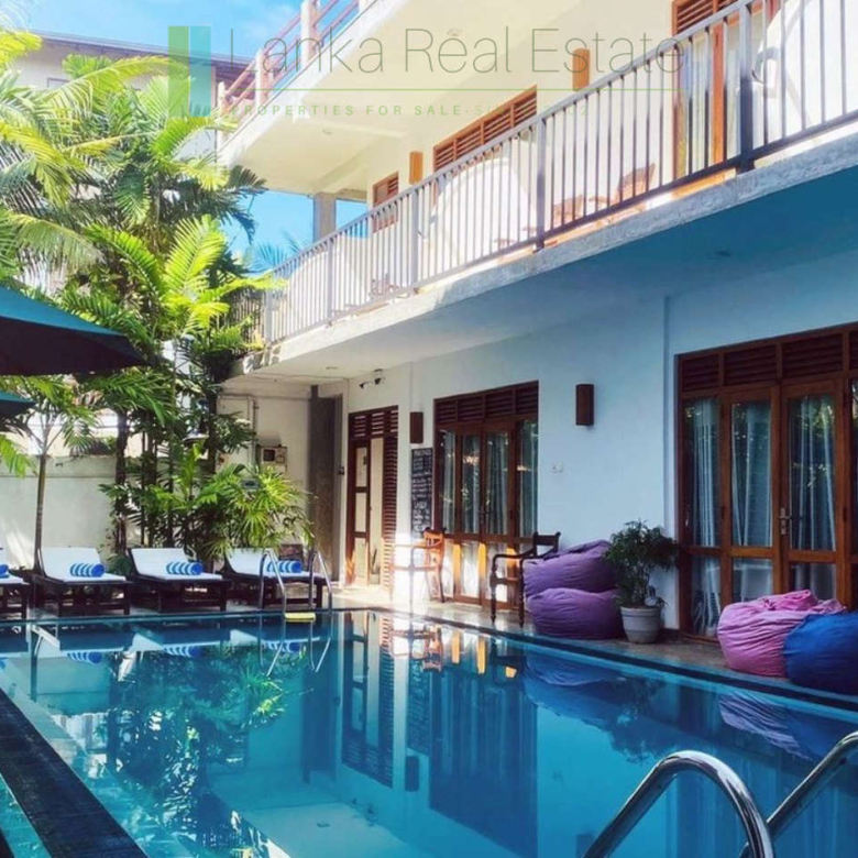 Fourteen bedroom villa/hotel in Madiha