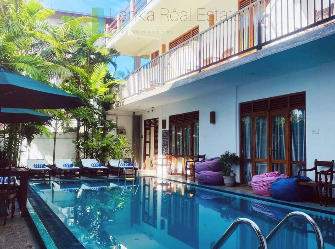 Fourteen bedroom villa/hotel in Madiha