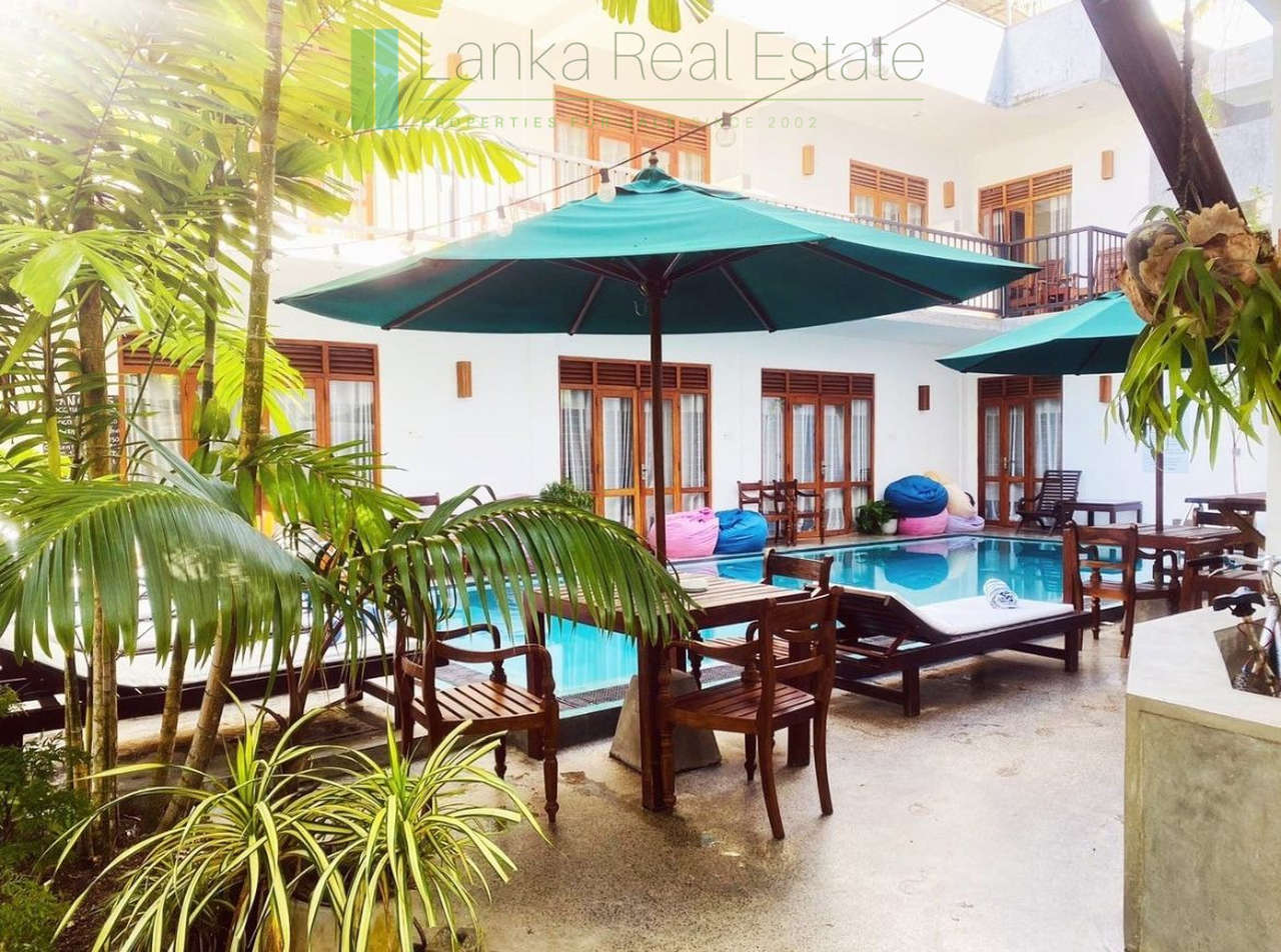 Fourteen bedroom villa/hotel in Madiha