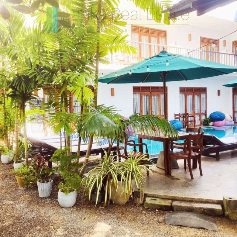 Fourteen bedroom villa/hotel in Madiha
