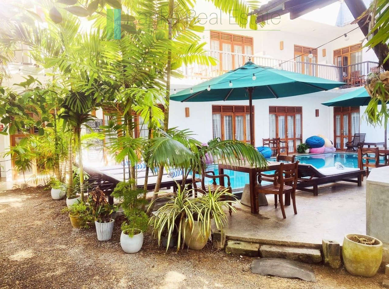 Fourteen bedroom villa/hotel in Madiha