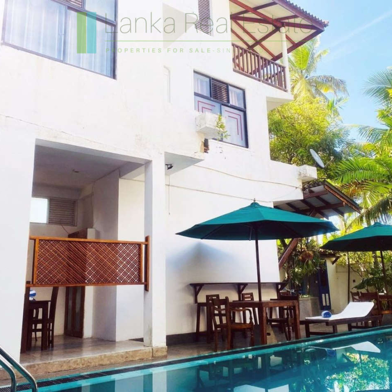Fourteen bedroom villa/hotel in Madiha