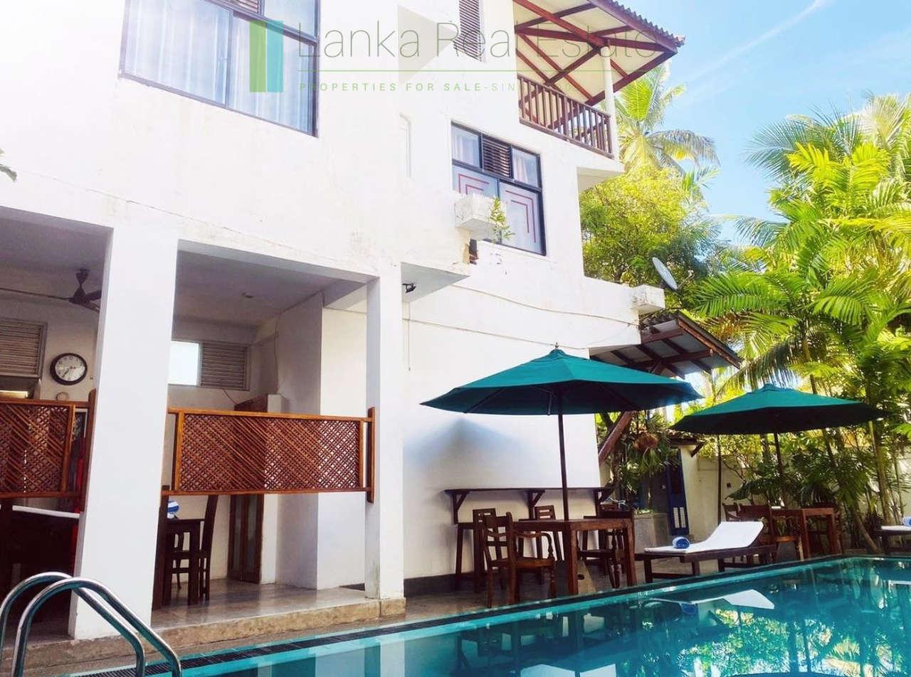 Fourteen bedroom villa/hotel in Madiha