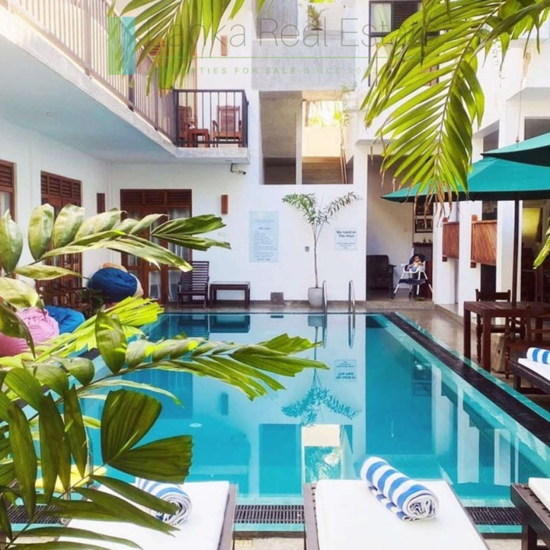 Fourteen bedroom villa/hotel in Madiha