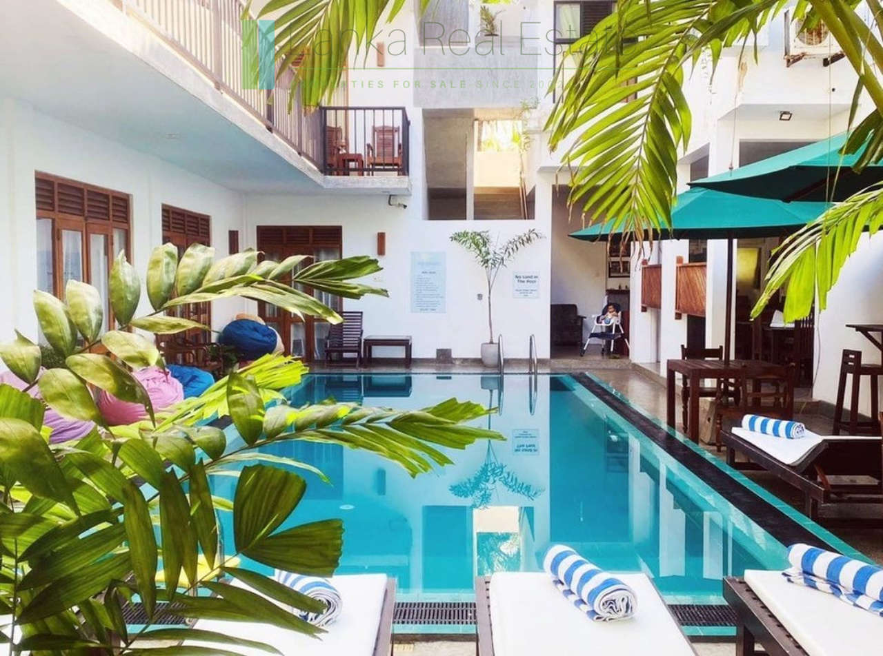 Fourteen bedroom villa/hotel in Madiha