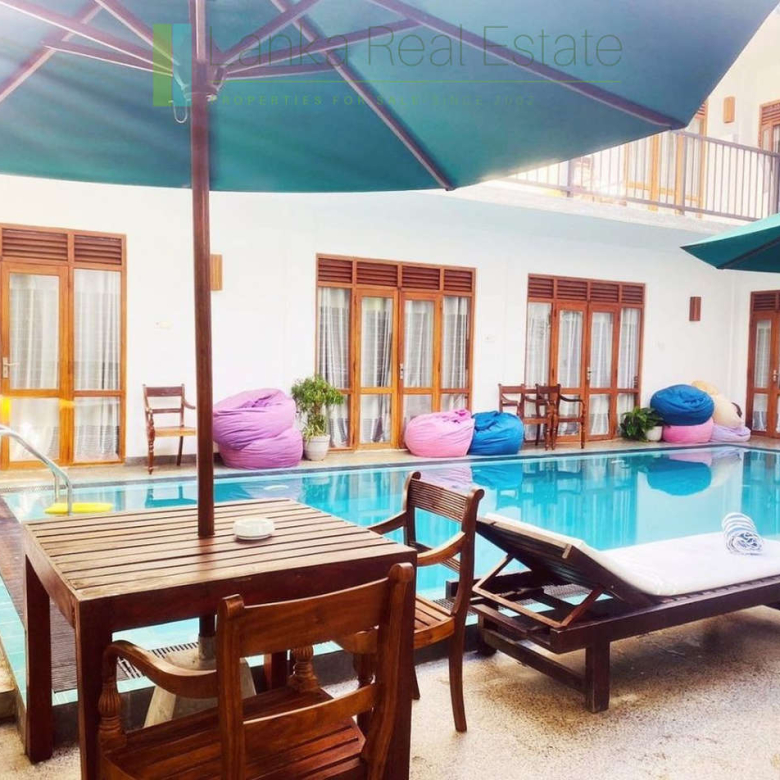 Fourteen bedroom villa/hotel in Madiha