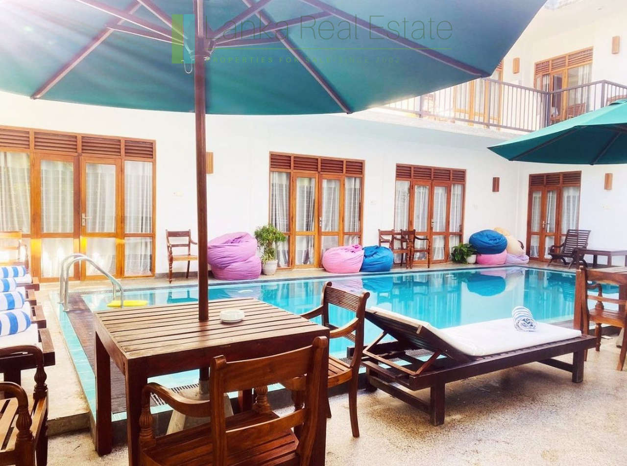 Fourteen bedroom villa/hotel in Madiha