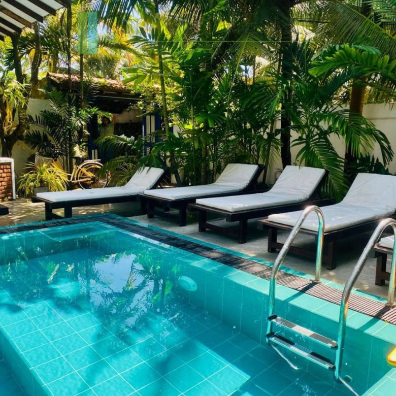 Fourteen bedroom villa/hotel in Madiha