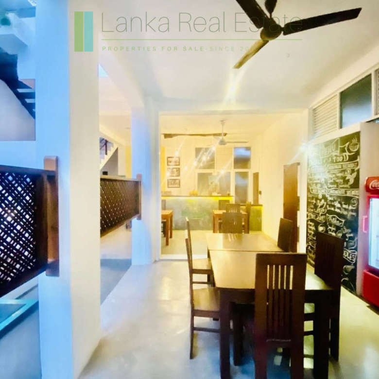 Fourteen bedroom villa/hotel in Madiha
