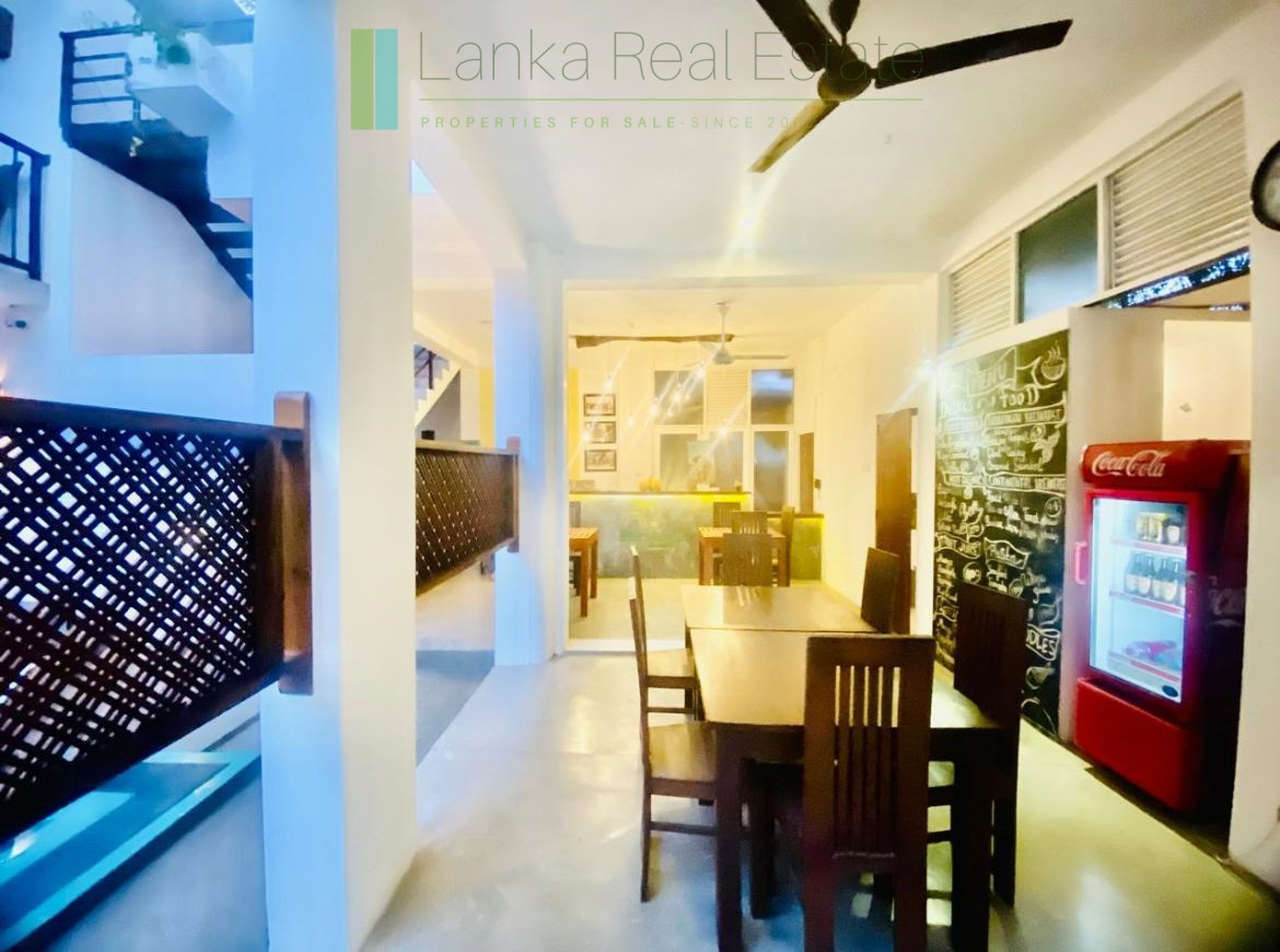 Fourteen bedroom villa/hotel in Madiha