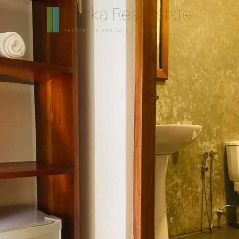 Fourteen bedroom villa/hotel in Madiha
