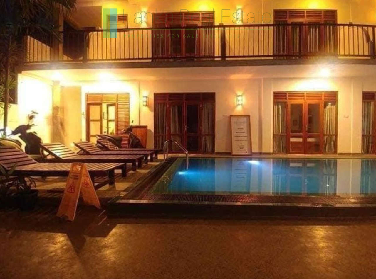 Fourteen bedroom villa/hotel in Madiha