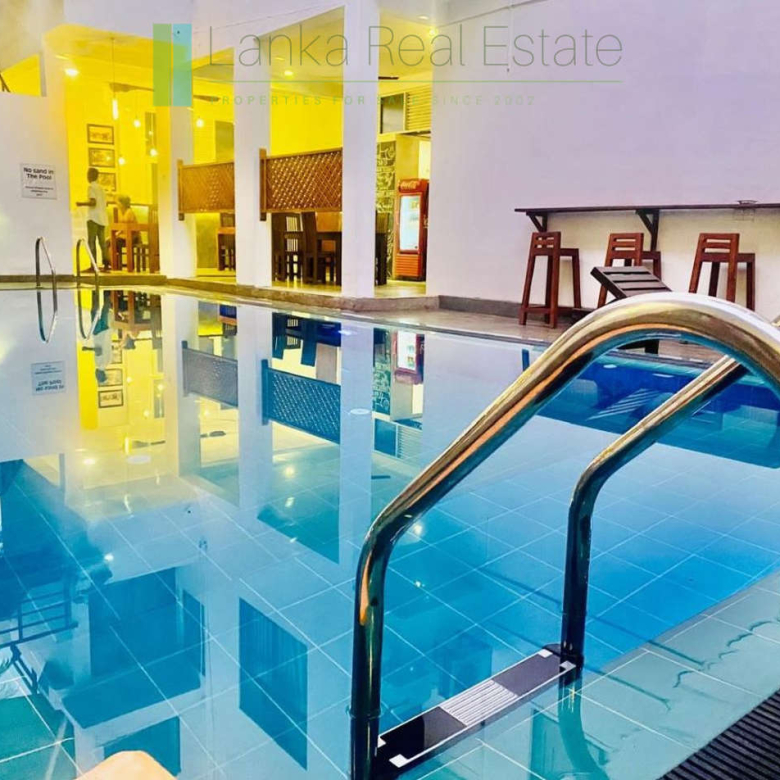 Fourteen bedroom villa/hotel in Madiha