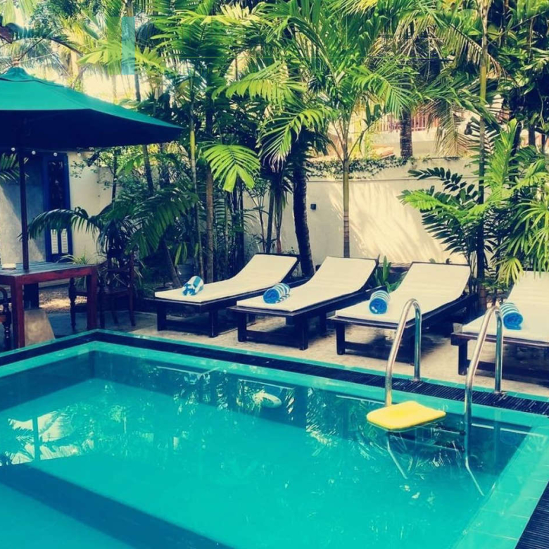 Fourteen bedroom villa/hotel in Madiha