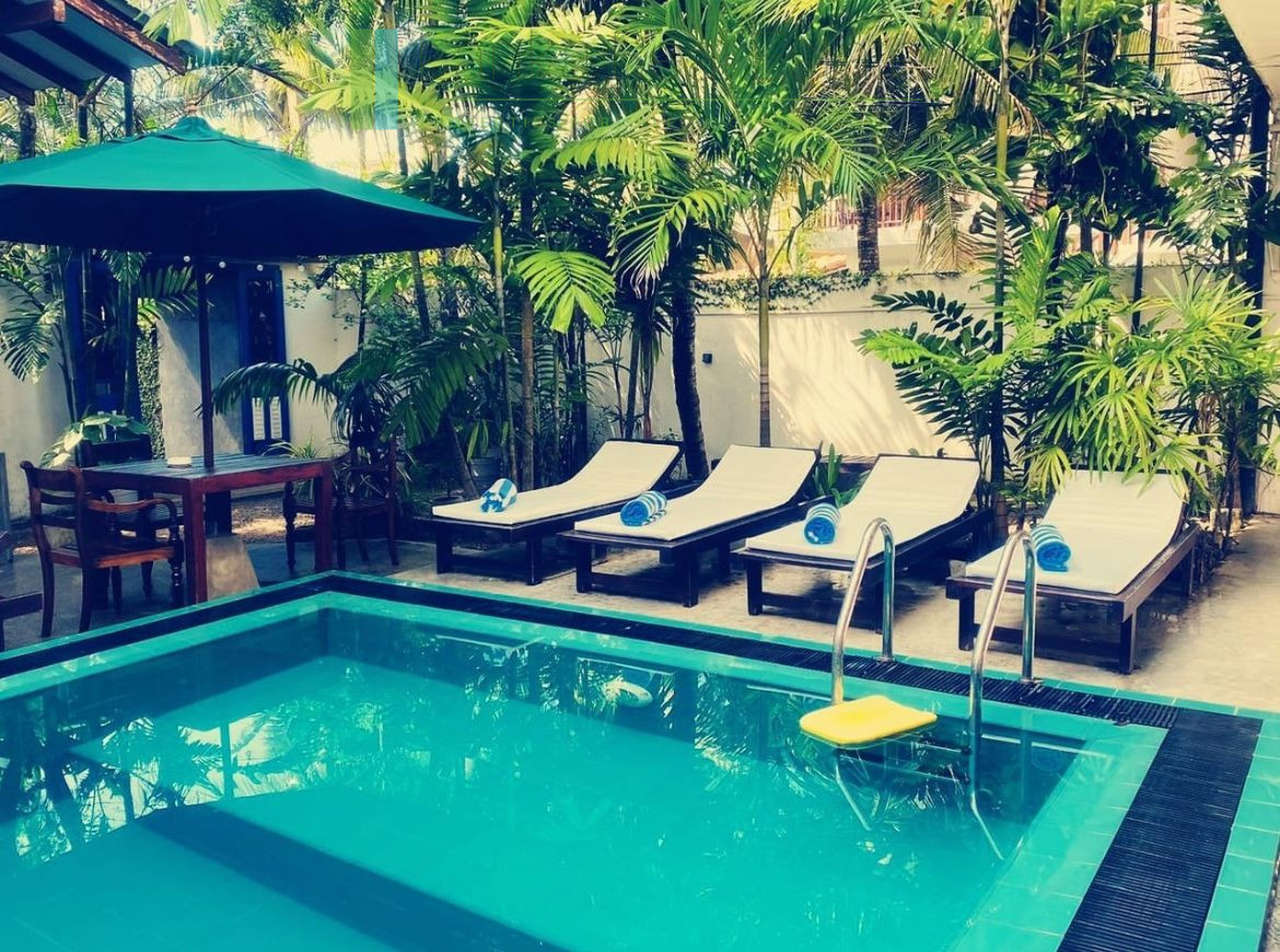 Fourteen bedroom villa/hotel in Madiha