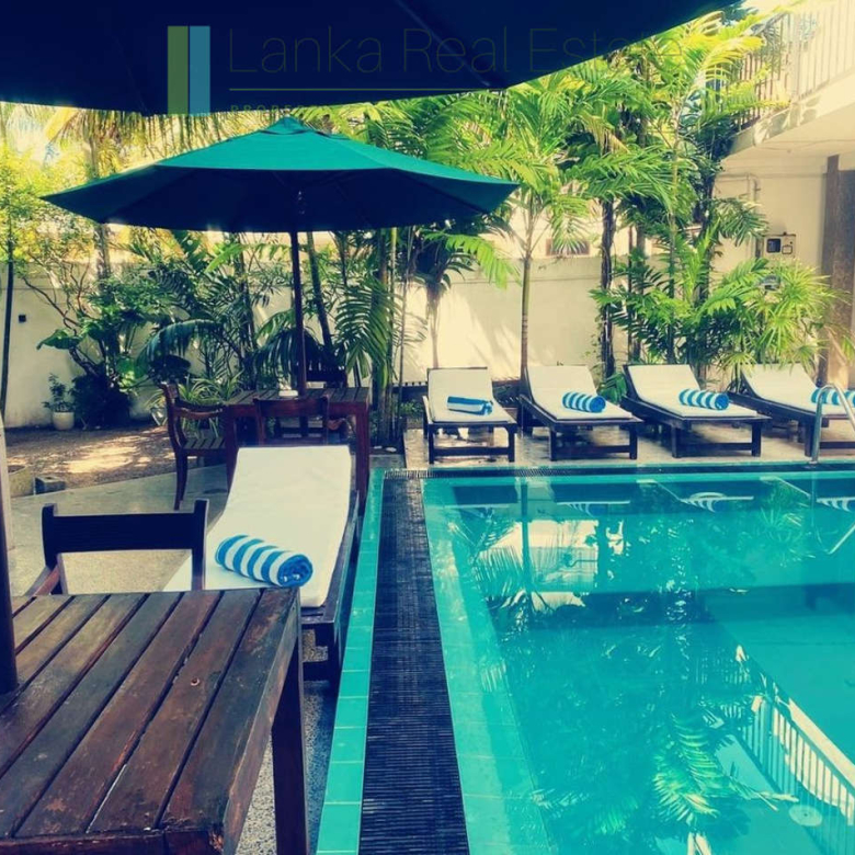 Fourteen bedroom villa/hotel in Madiha