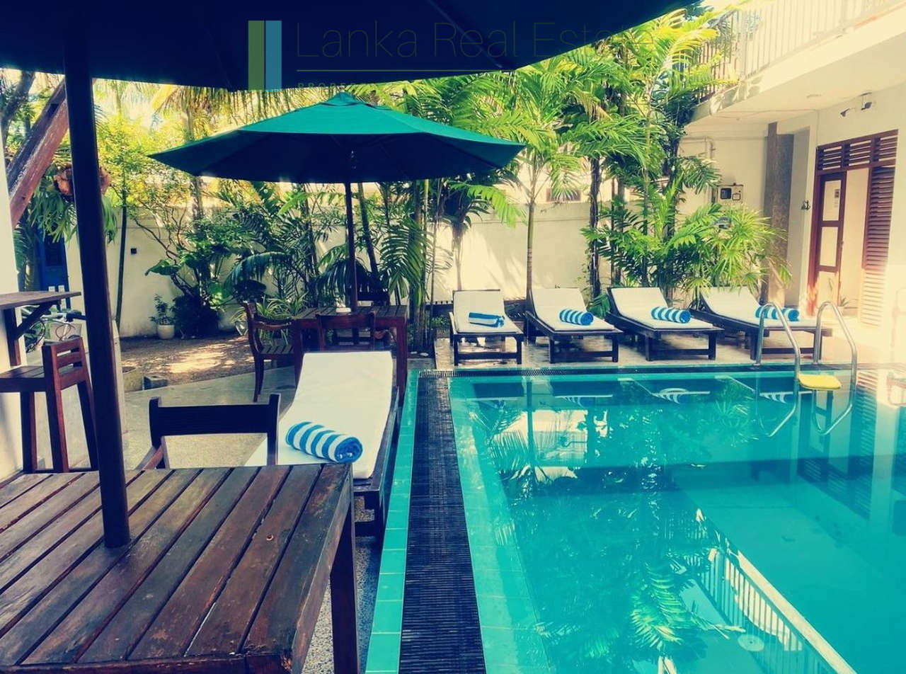 Fourteen bedroom villa/hotel in Madiha