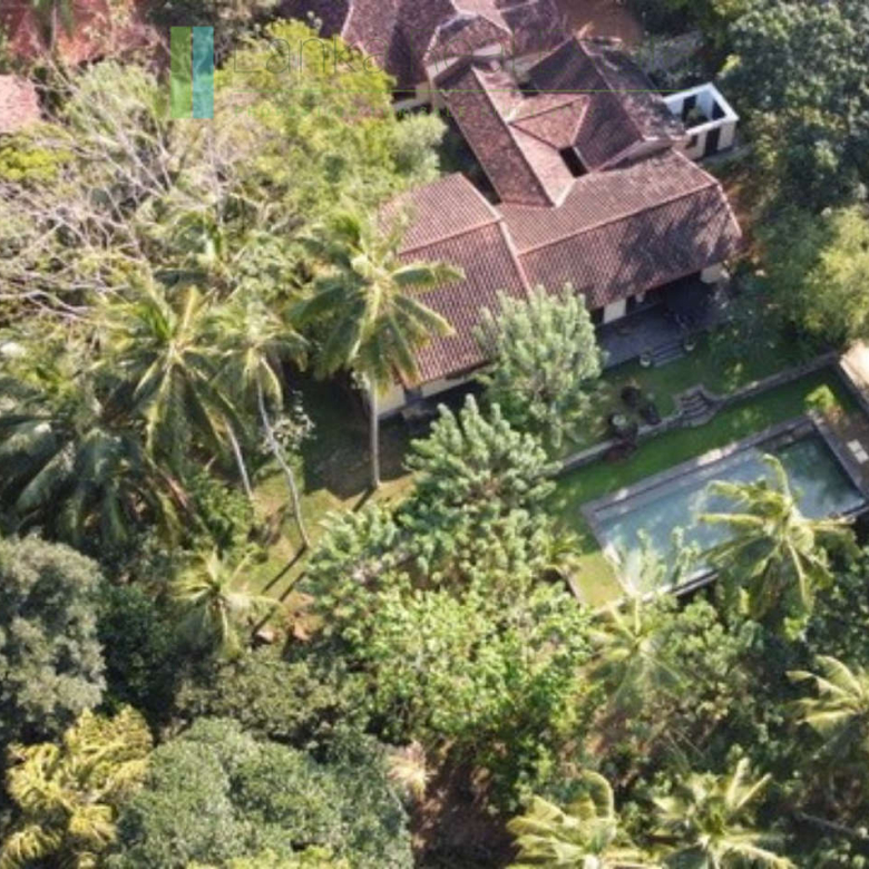 Heritage house with pool and two cottages