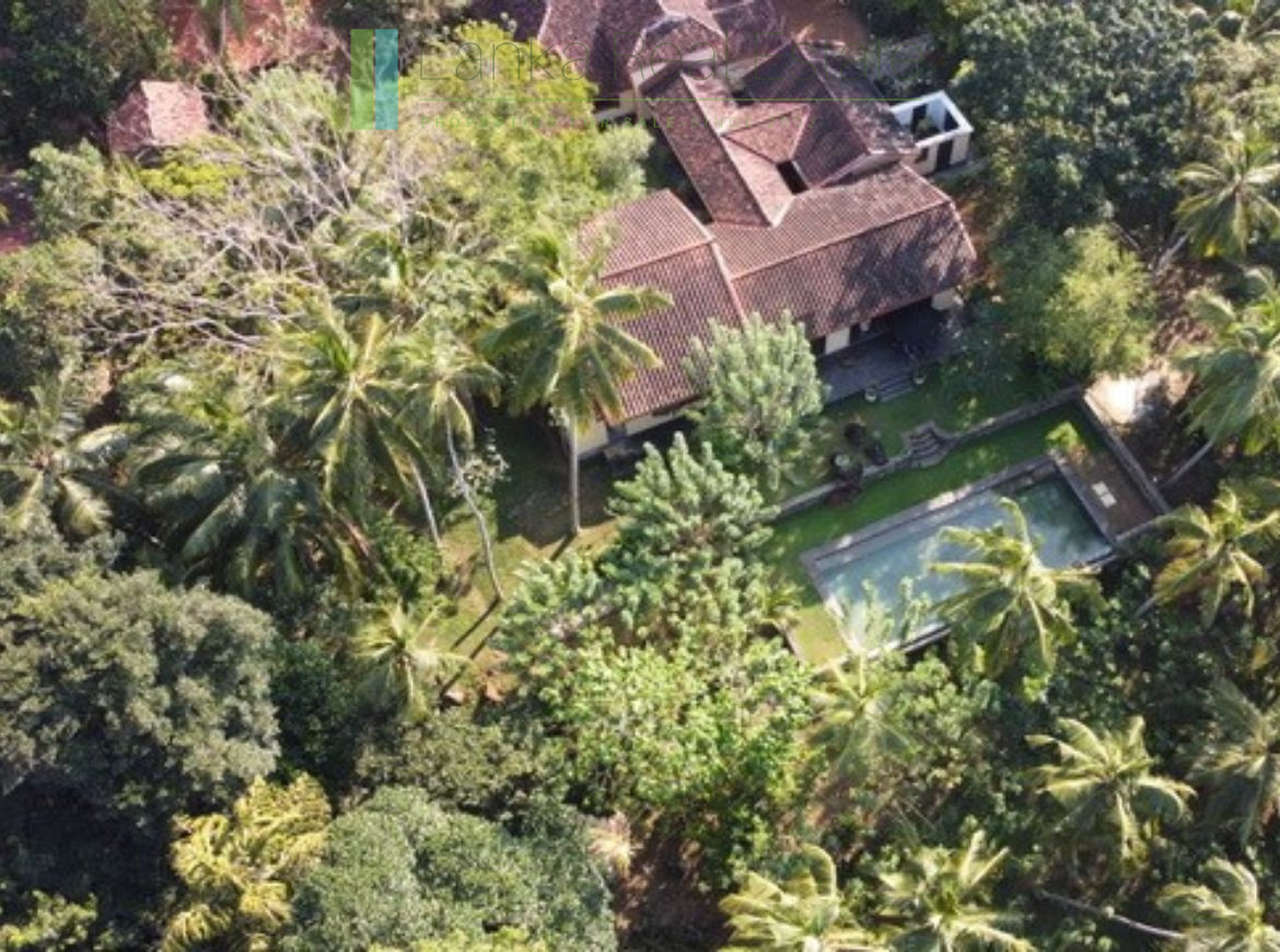 Heritage house with pool and two cottages