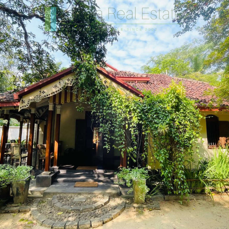 Heritage house with pool and two cottages